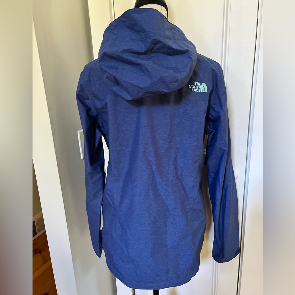 The North Face Venture 2 Rain Jacket in Sodalite Blue Heather. Women's Size: M. - Picture 7 of 15